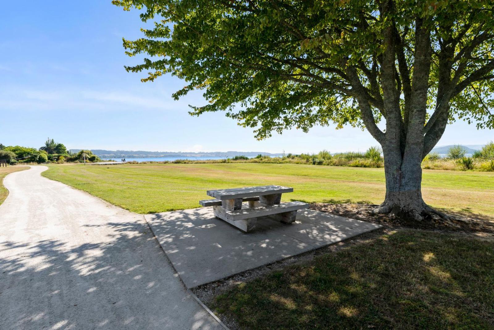 Ngongotaha Lakeside Home Rotorua Exterior photo