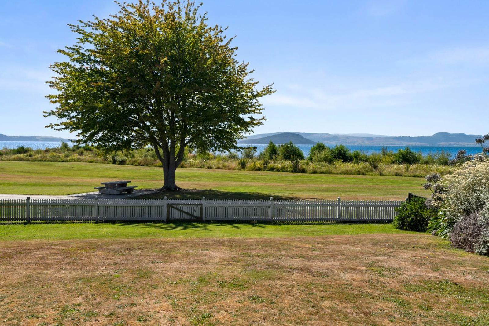 Ngongotaha Lakeside Home Rotorua Exterior photo